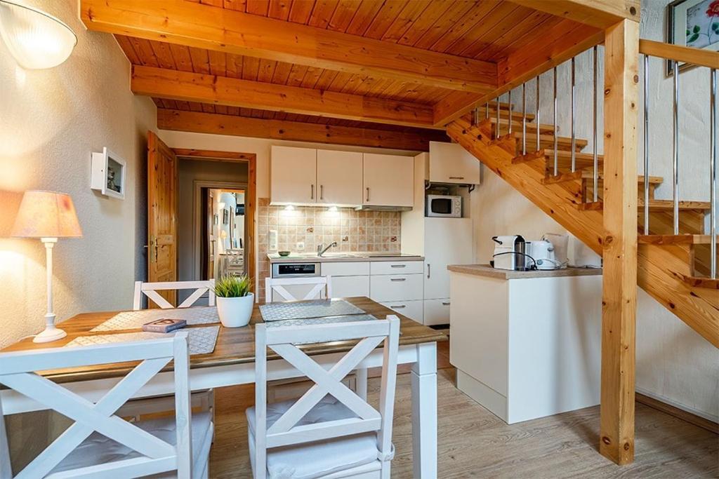 Gulfhof Butendiek - Ferienapartments Neuharlingersiel Eksteriør bilde