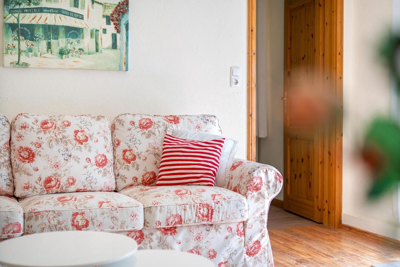 Gulfhof Butendiek - Ferienapartments Neuharlingersiel Eksteriør bilde